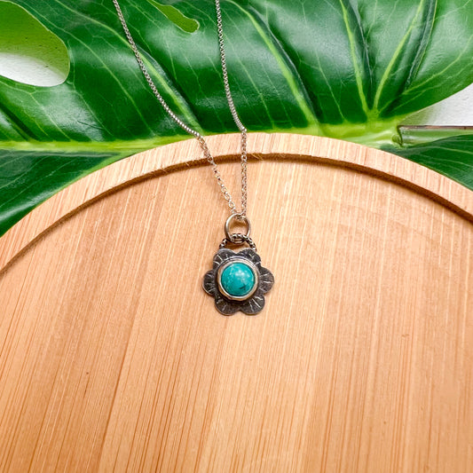 Dainty Flower Necklace